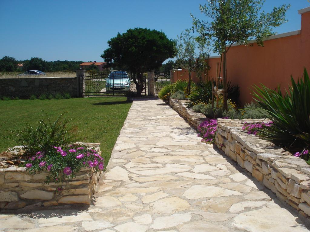 Apartments Villa Orange Медулин Екстериор снимка