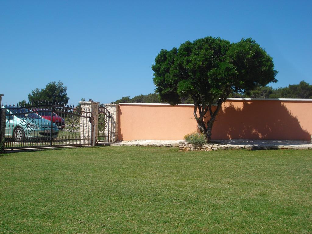Apartments Villa Orange Медулин Екстериор снимка